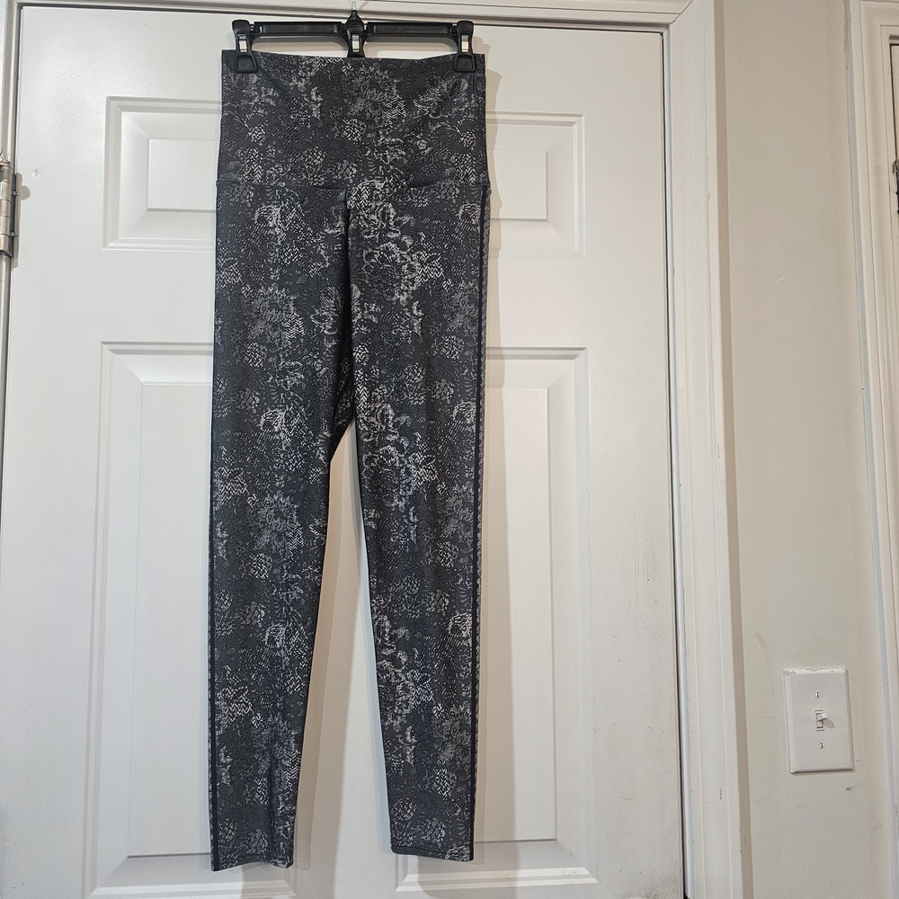 Emily Hsu Designs Black and Gray Leggings Size Large {Bx21}